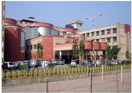 Netaji Subhash Chandra Bose Subharti Medical College Meerut Academic Building photo 1